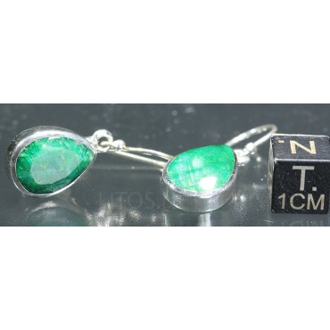 Pendientes de corindon verde