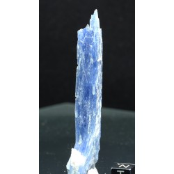 Mineral cianita