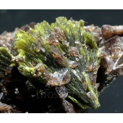 Axinita cristalizada