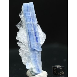 Mineral cianita