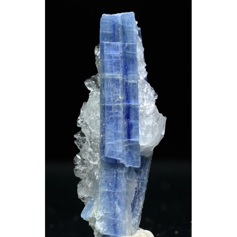 Mineral cianita