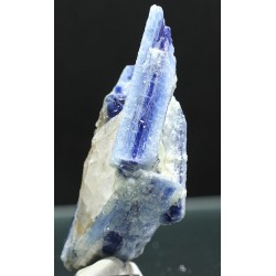 Mineral cianita