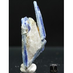 Mineral cianita