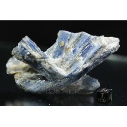 Mineral cianita