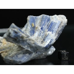 Mineral cianita