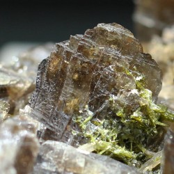 Axinita cristalizada