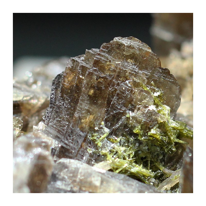 Axinita cristalizada