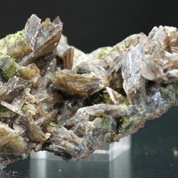 Axinita cristalizada