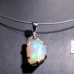 Opalo noble colgante