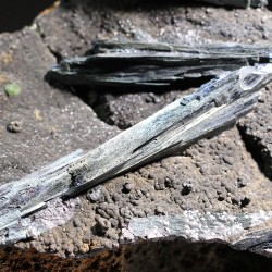 Vivianita con ludlamita