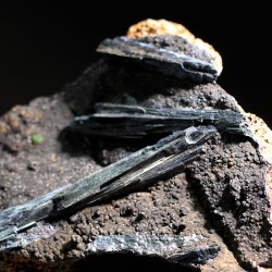 Vivianita con ludlamita