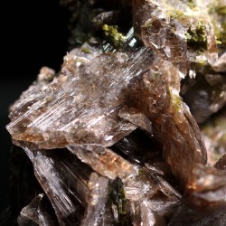 Axinita cristalizada