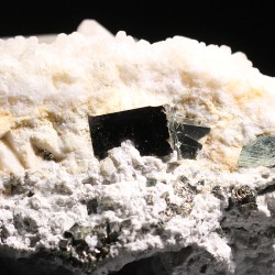 Calcita con pirita y sericita