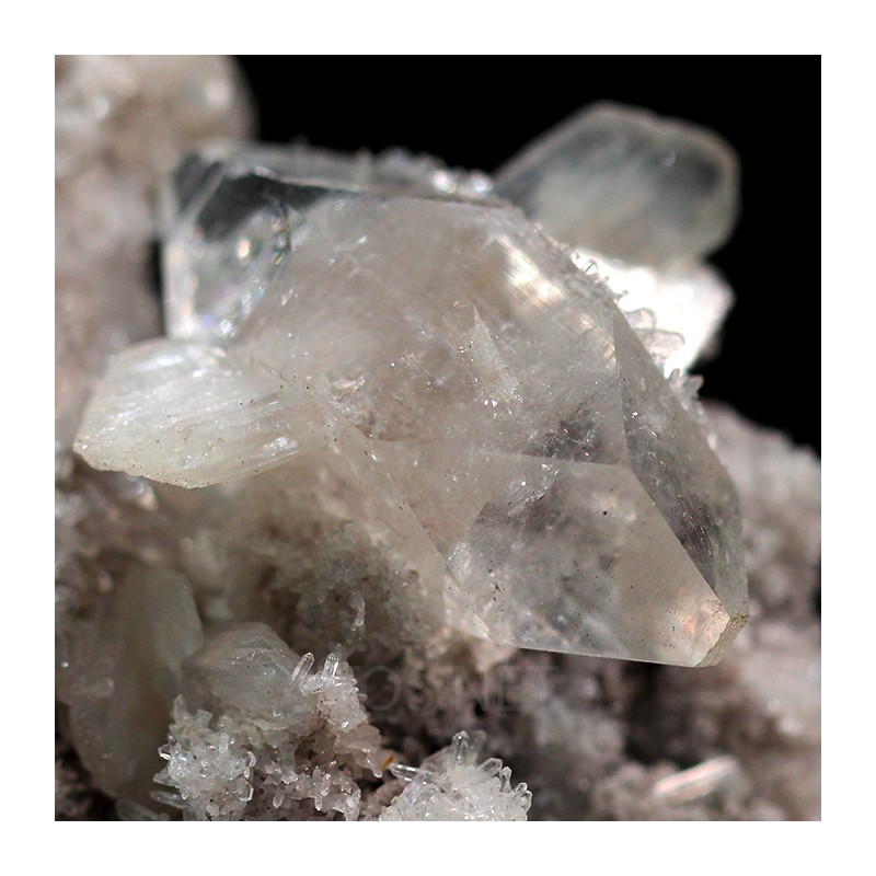 Apofilita y estilbita sobre calcedonia