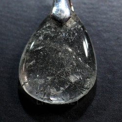 Colgante de cuarzo turmalinado