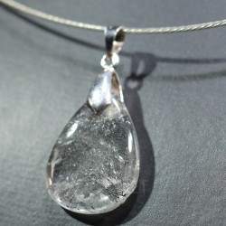 Colgante de cuarzo turmalinado