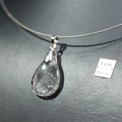 Colgante de cuarzo turmalinado