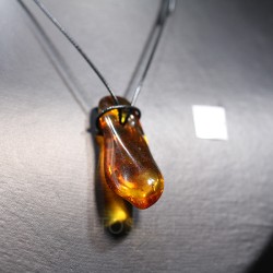 Ámbar colgante