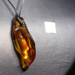 Ámbar colgante