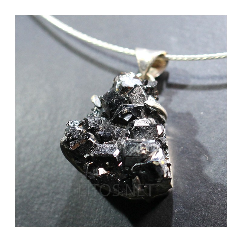 Granate almandino colgante