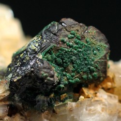 Calcopirita y dolomita