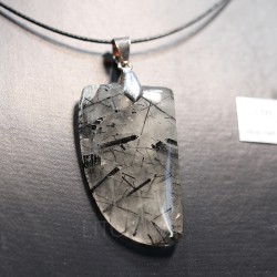 Colgante de cuarzo turmalinado