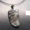 Colgante de cuarzo turmalinado