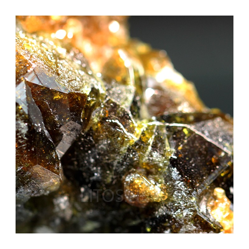 Vesuviana mineral