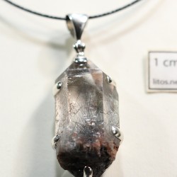 Colgante de cuarzo turmalinado