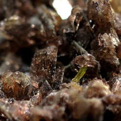 Axinita cristalizada