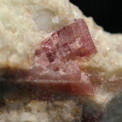 Turmalina rubelita