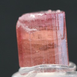 Elbaita (turmalina rosa)
