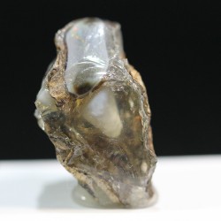 Opalo noble mineral