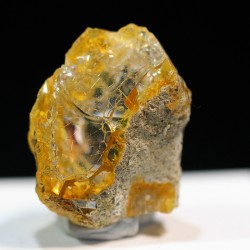 Opalo noble mineral