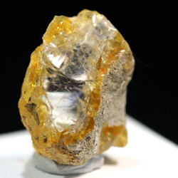 Opalo noble mineral