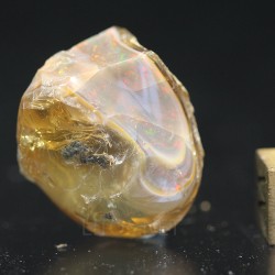 Opalo noble mineral
