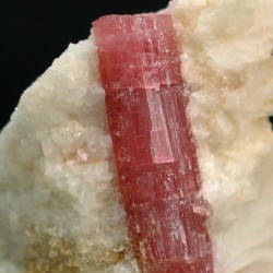 Turmalina rubelita