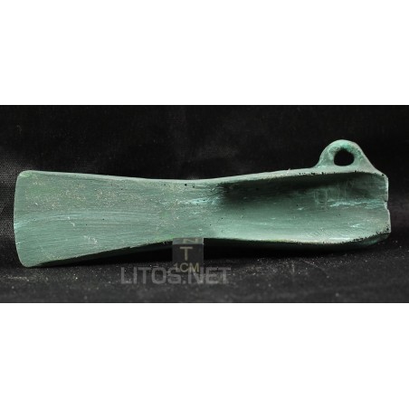Hacha de bronce Hacha de bronce