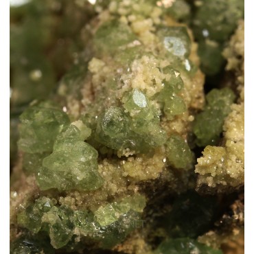 Mineral demantoide X2048