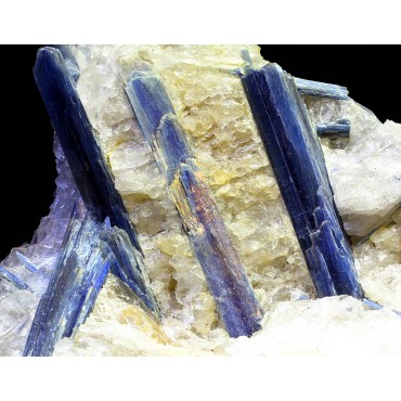 Mineral cianita