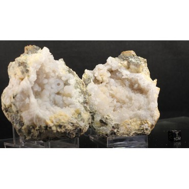 Mineral geoda de calcedona