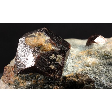 Mineral granate almandino Mineral granate almandino
