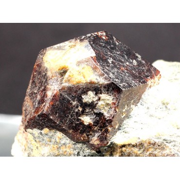 Mineral granate almandino