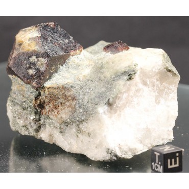 Mineral granate almandino