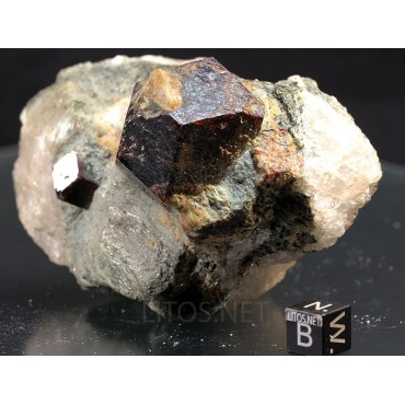 Mineral granate almandino