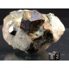 Mineral granate almandino