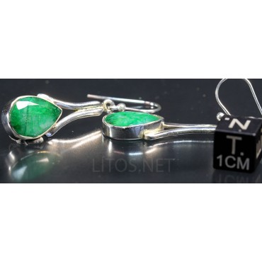 Pendientes de corindon verde